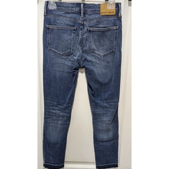 Aritzia Denim Forum | Nico Mid-rise Skinny Crop in Medium Lagoon - Picture 5 of 11
